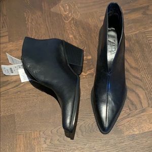 Sz 39 (US 8) leather booties ZARA